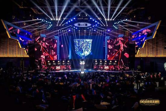 役中立于不 役中立于不